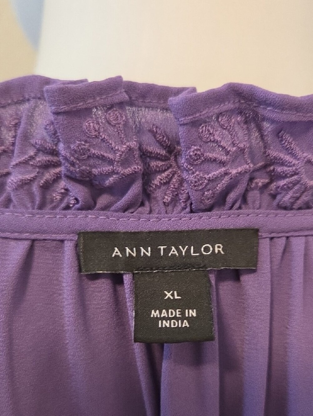 Ann Taylor XL Violet Purple Floral Embroidered Tie Neck Flutter Sleeve Blouse - Picture 5 of 6